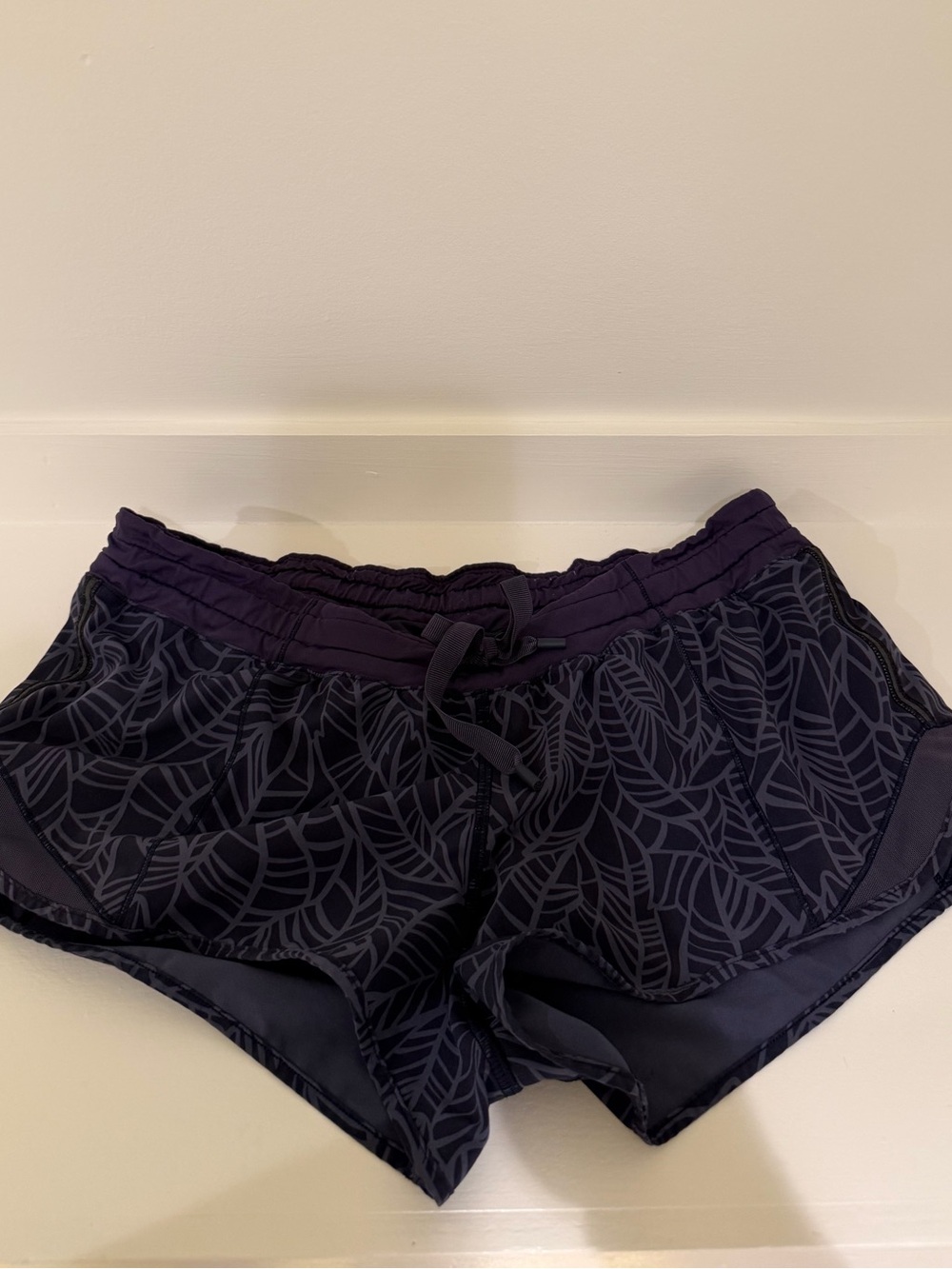 Lululemon navy blue leaf pattern Running Shorts (size 6)